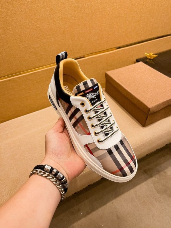 New Collection Burberry Shoes 004