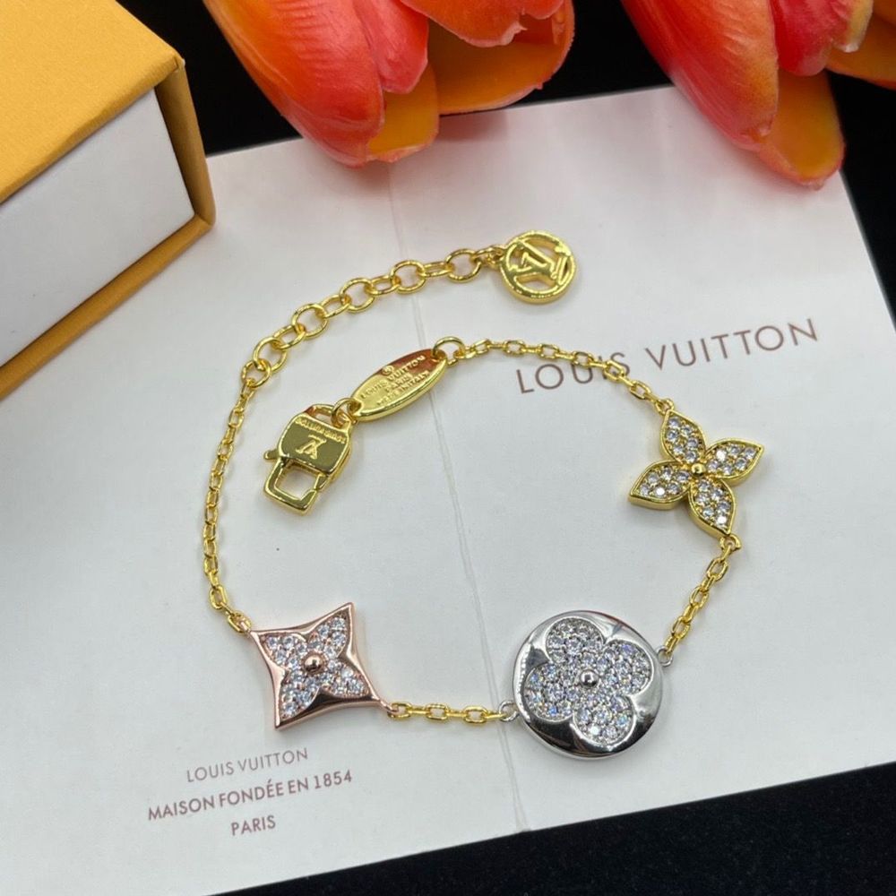 New Collection LV Bracelet 16 New Collection LV Bracelet 16