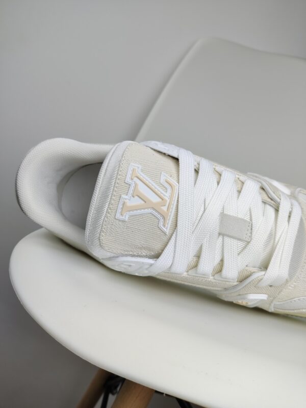 New Collection LV Trainer 053