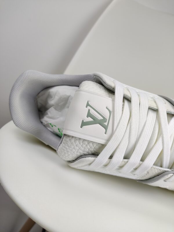 New Collection LV Trainer 010