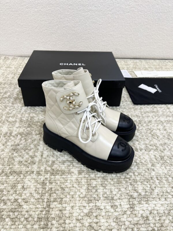 New Collection Chanel Shoes 381