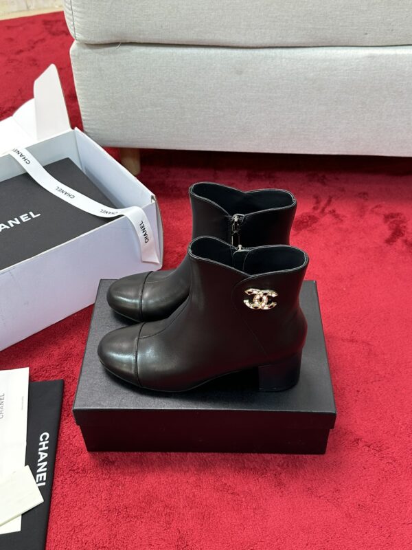 New Collection Chanel Shoes 388