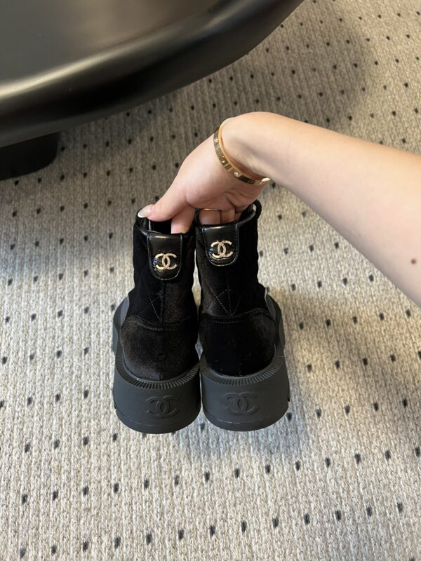 New Collection Chanel Shoes 364