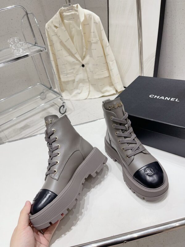 New Collection Chanel Shoes 402