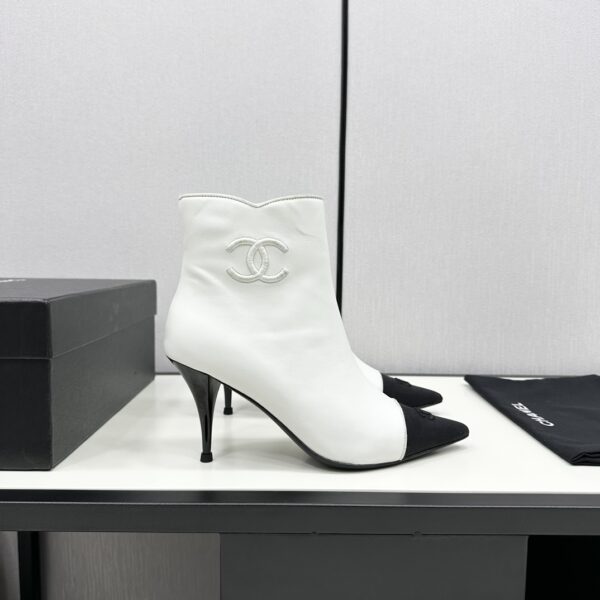 New Collection Chanel Shoes 359